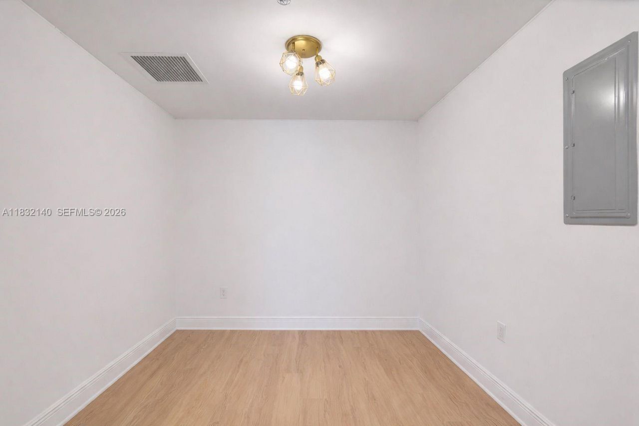 185 SW 7th St, Unit 2204, Miami, FL 33130 Photo