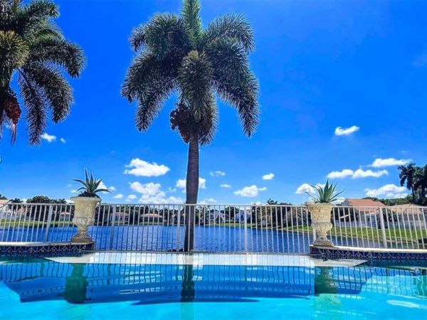 3460 SW 52nd St, Hollywood, FL 33312