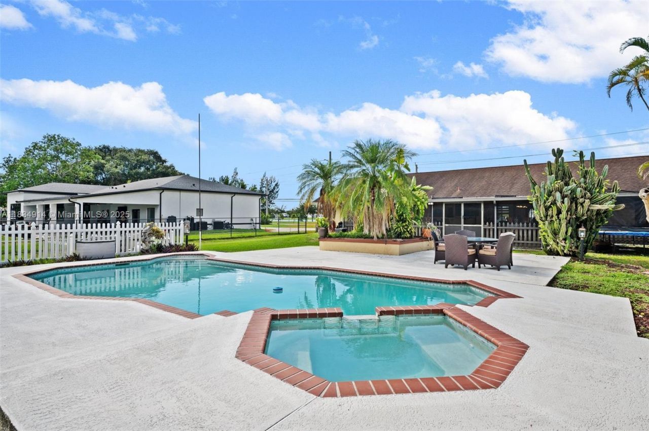 14040 SW 14th St, Davie, FL 33325 Photo