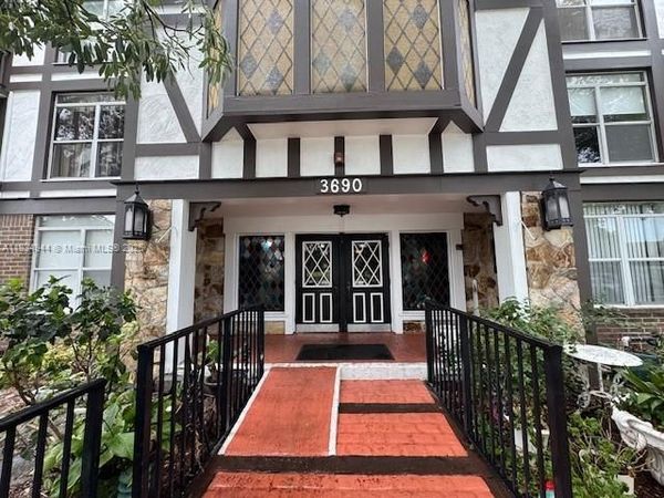 3690 Inverrary Dr, Unit 1T, Lauderhill, FL 33319