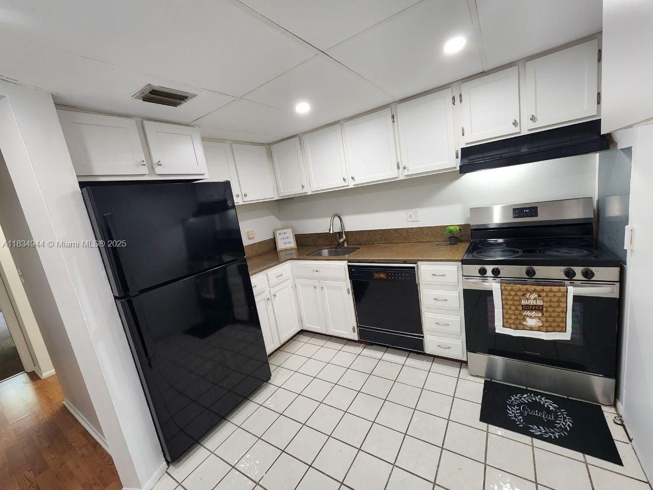 3690 Inverrary Dr, Unit 1T, Lauderhill, FL 33319 Photo