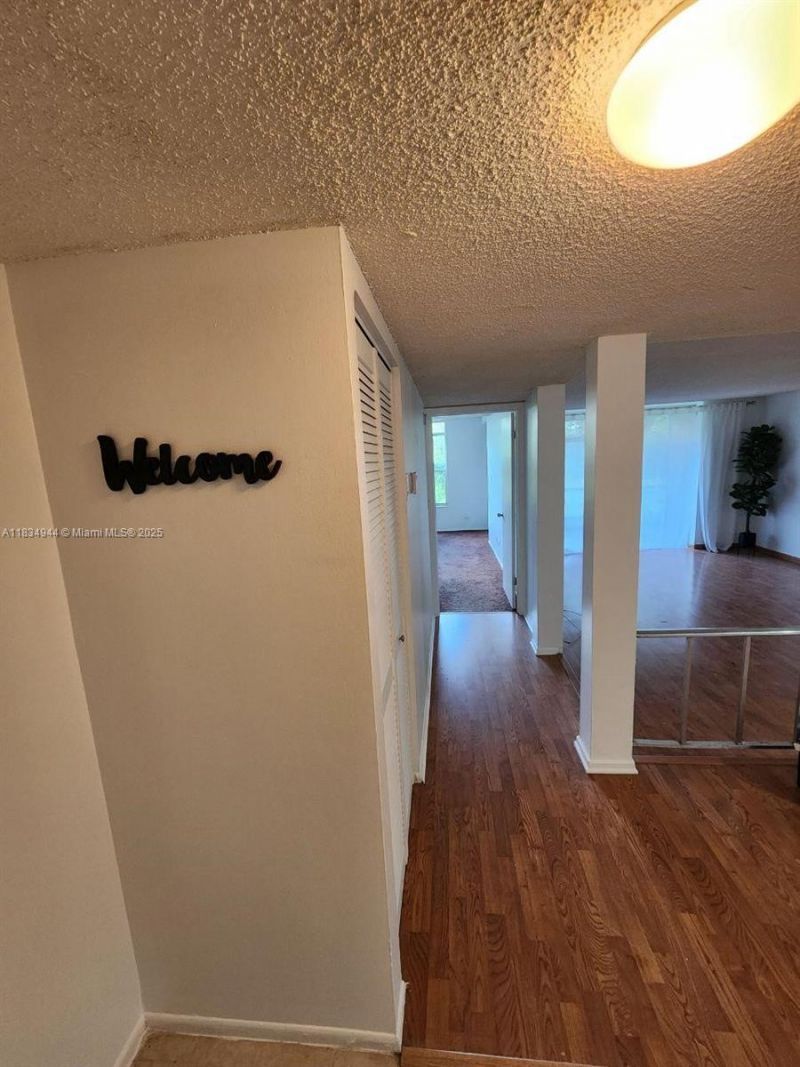 3690 Inverrary Dr, Unit 1T, Lauderhill, FL 33319 Photo