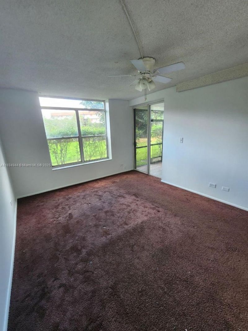 3690 Inverrary Dr, Unit 1T, Lauderhill, FL 33319 Photo