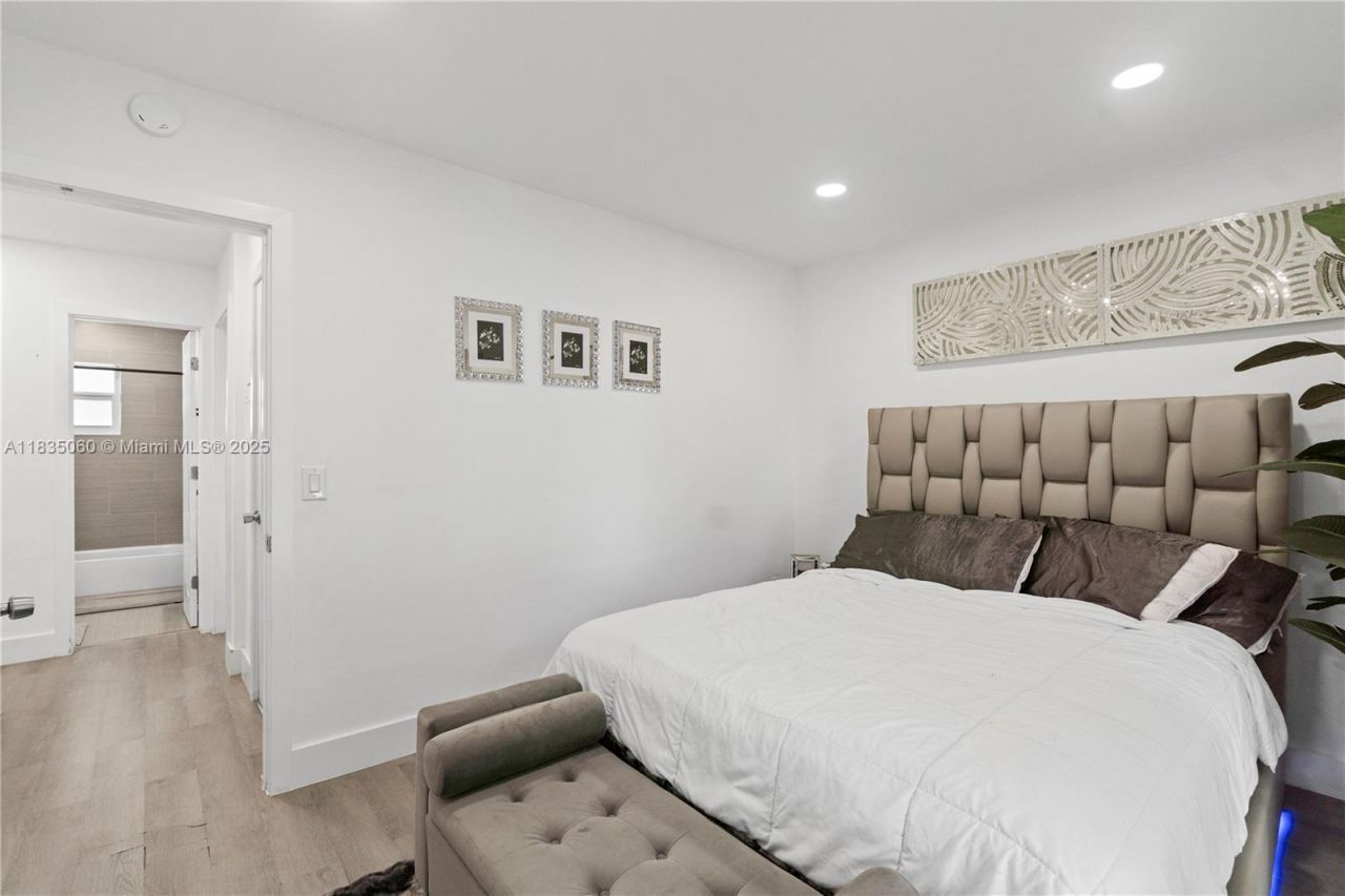 2418 NW 52nd St, Tamarac, FL 33309 Photo