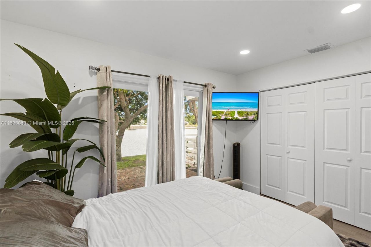 2418 NW 52nd St, Tamarac, FL 33309 Photo