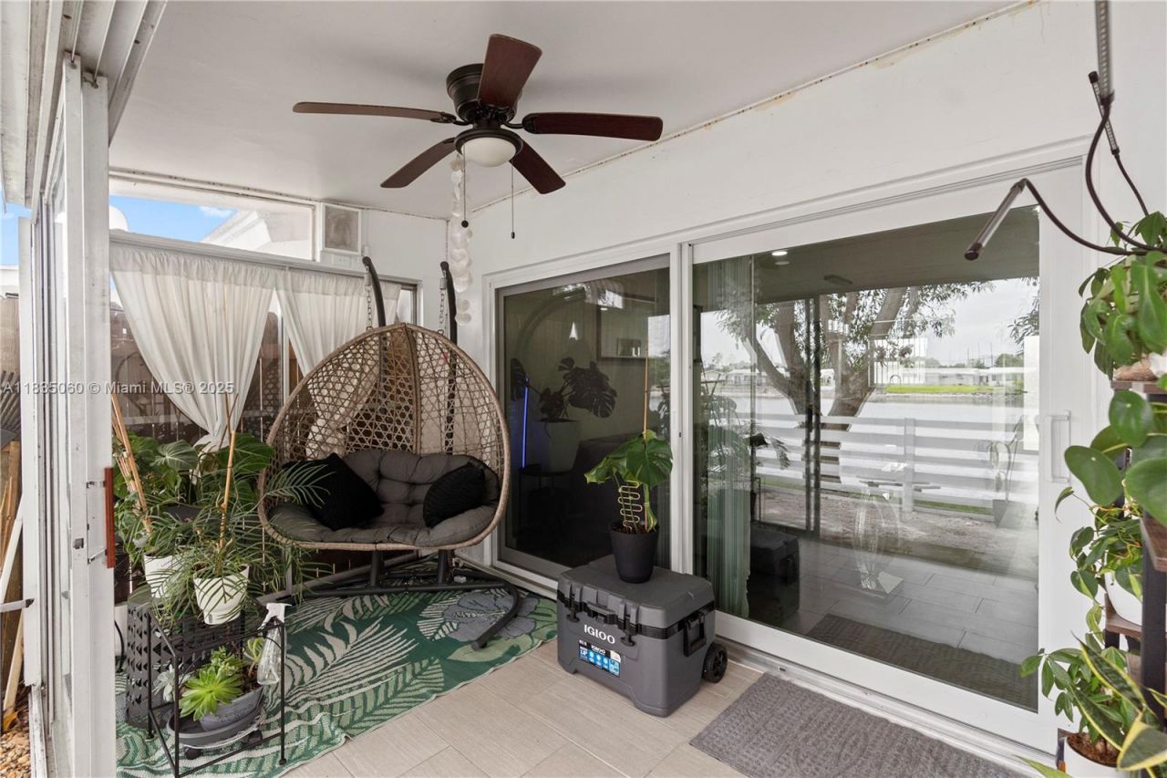 2418 NW 52nd St, Tamarac, FL 33309 Photo