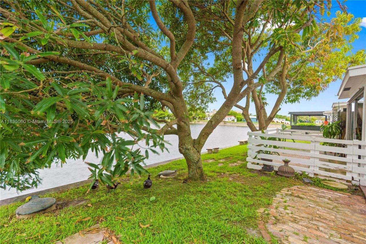 2418 NW 52nd St, Tamarac, FL 33309 Photo