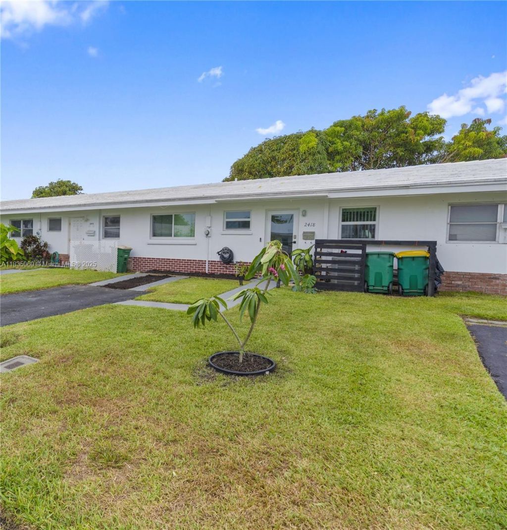 2418 NW 52nd St, Tamarac, FL 33309 Photo
