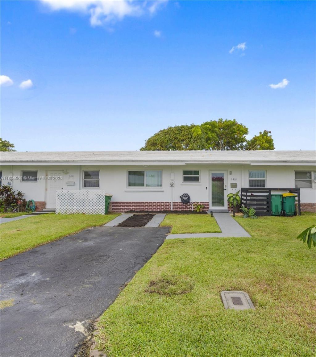 2418 NW 52nd St, Tamarac, FL 33309 Photo
