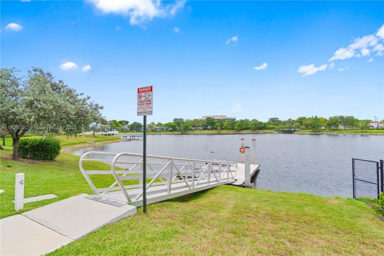 2418 NW 52nd St, Tamarac, FL 33309 Photo