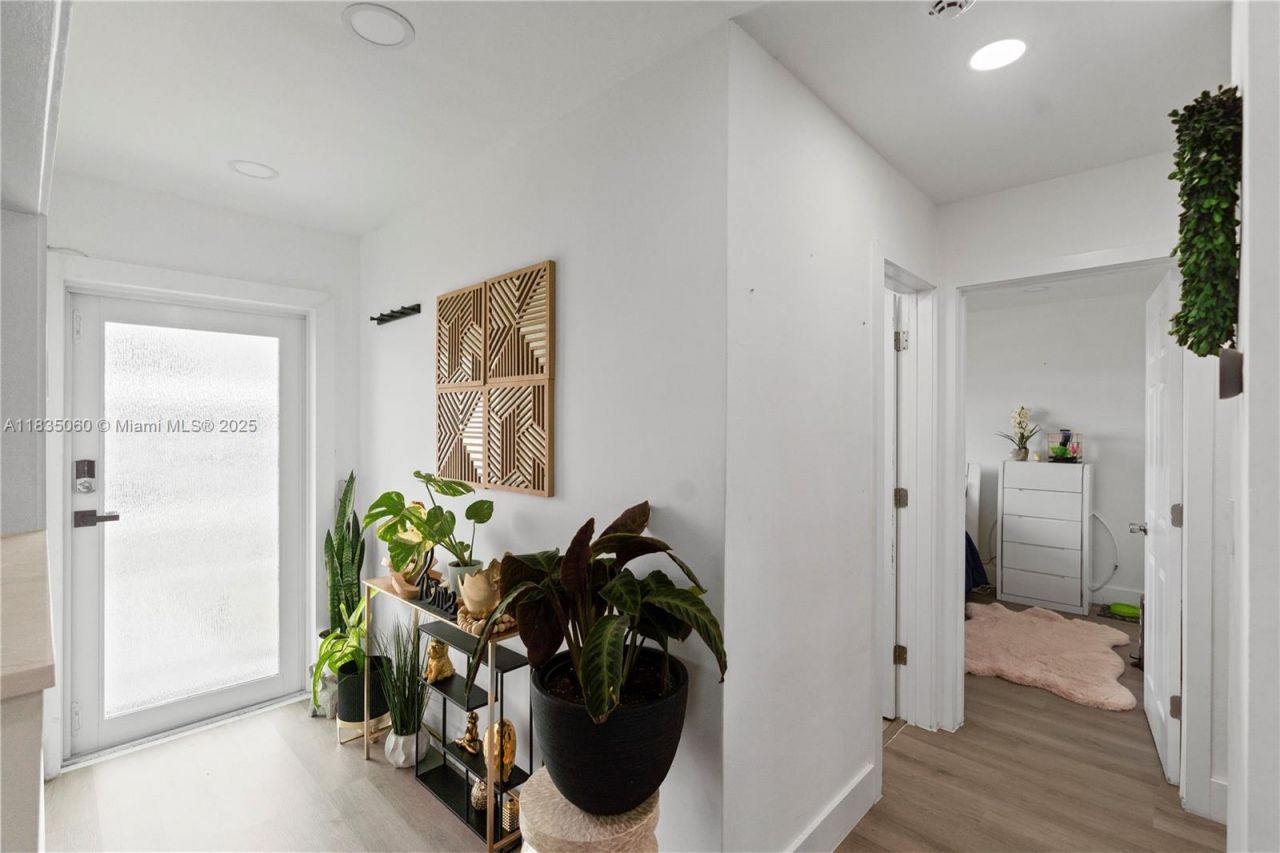 2418 NW 52nd St, Tamarac, FL 33309 Photo