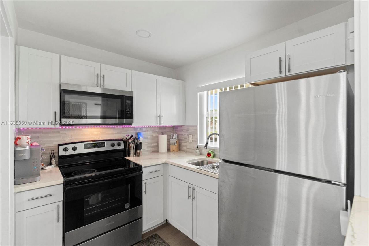 2418 NW 52nd St, Tamarac, FL 33309 Photo