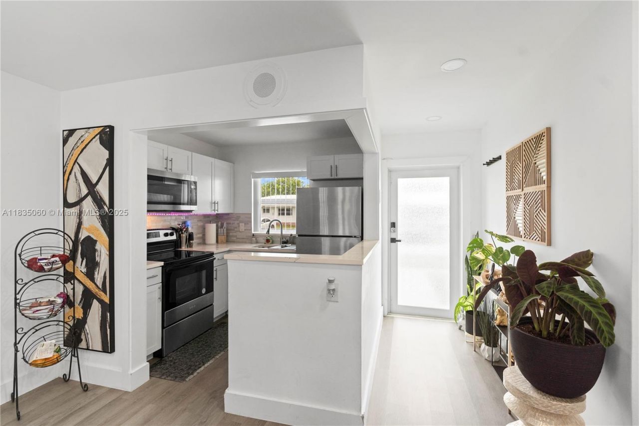 2418 NW 52nd St, Tamarac, FL 33309 Photo