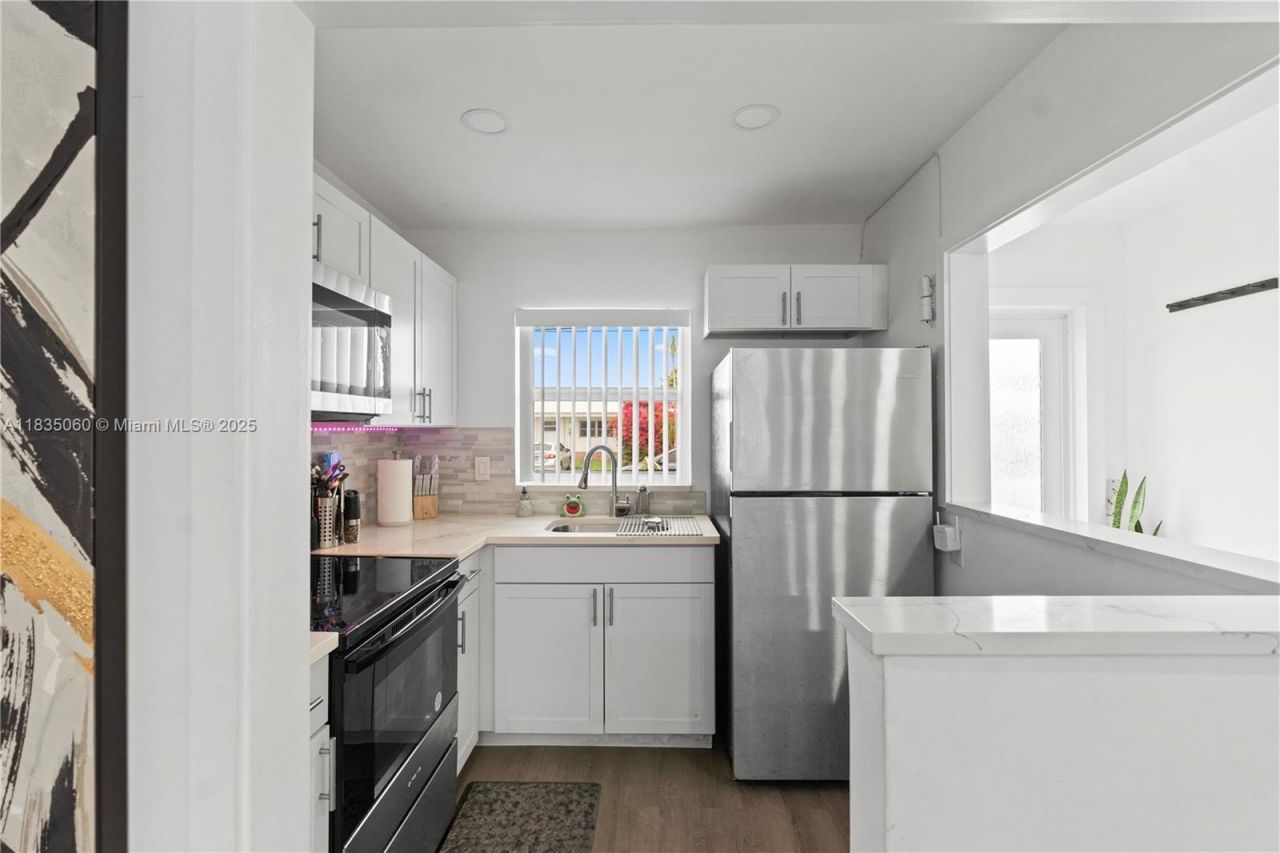 2418 NW 52nd St, Tamarac, FL 33309 Photo