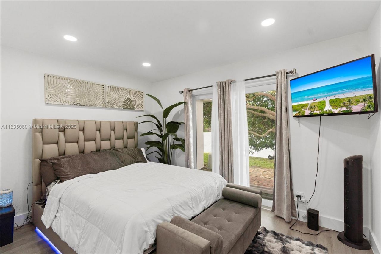 2418 NW 52nd St, Tamarac, FL 33309 Photo