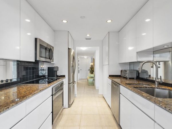 859 Jeffery Street, Unit 401, Boca Raton, FL 33487