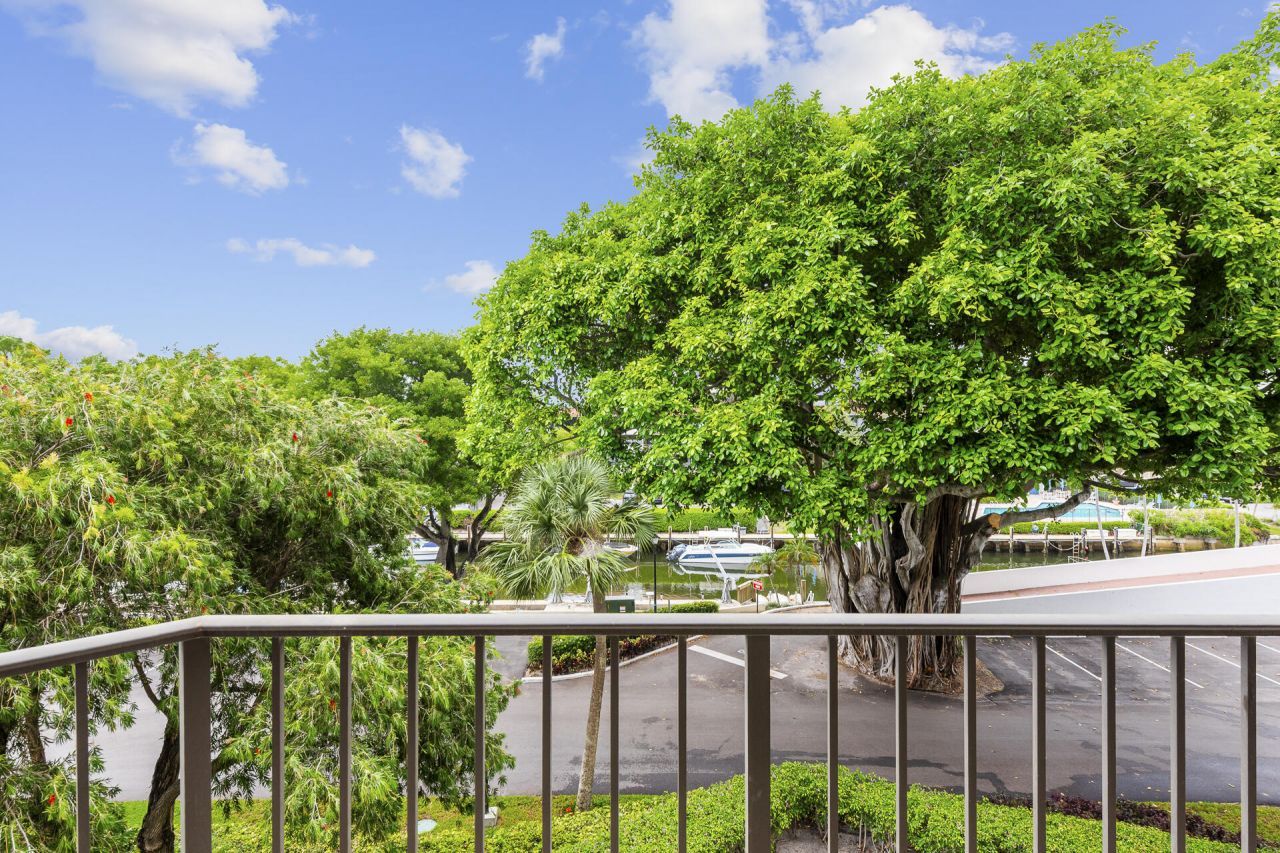 859 Jeffery Street, Unit 401, Boca Raton, FL 33487 Photo