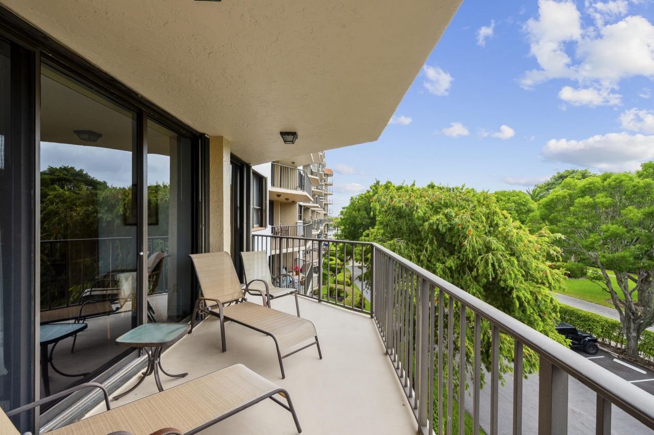 859 Jeffery Street, Unit 401, Boca Raton, FL 33487 Photo