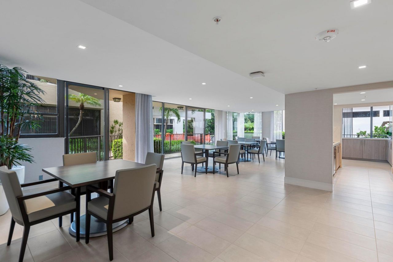 859 Jeffery Street, Unit 401, Boca Raton, FL 33487 Photo