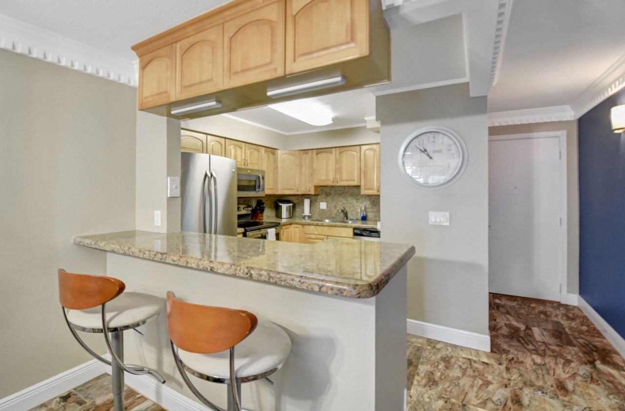 1206 S Lake Drive, Unit 504, Lantana, FL 33462 Photo