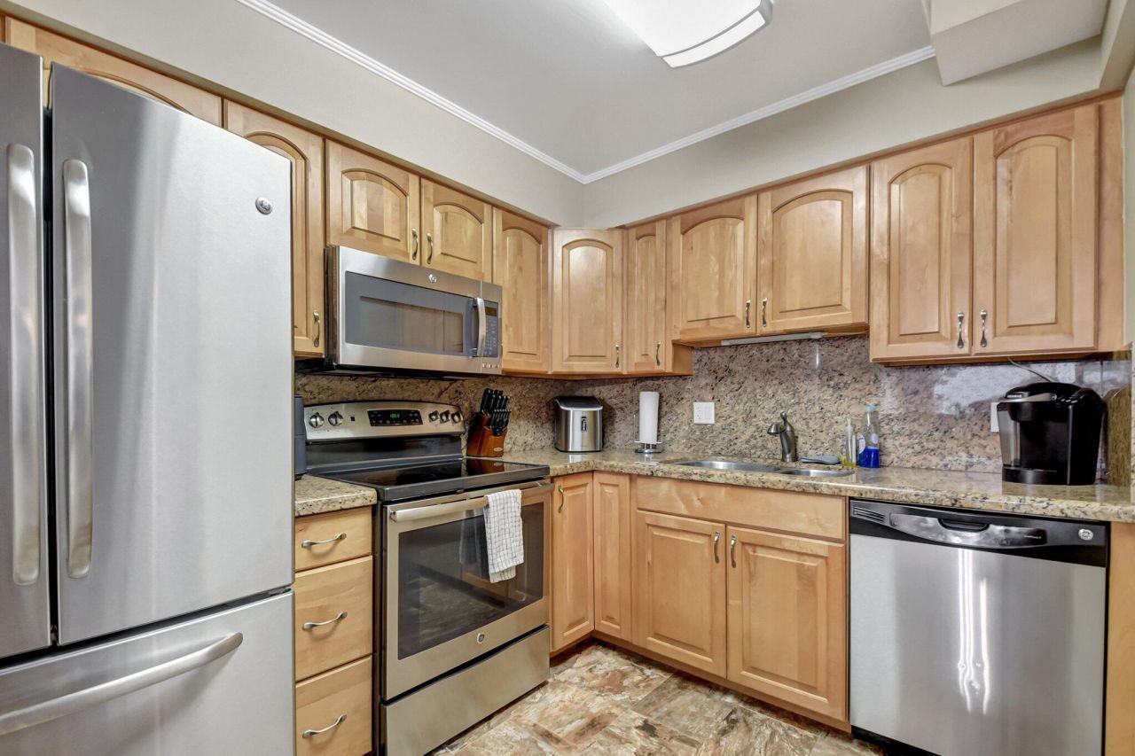 1206 S Lake Drive, Unit 504, Lantana, FL 33462 Photo