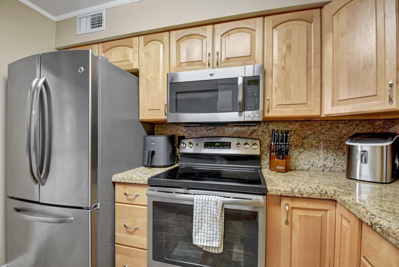 1206 S Lake Drive, Unit 504, Lantana, FL 33462 Photo