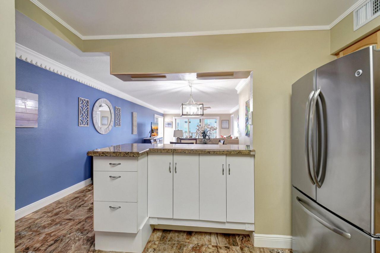 1206 S Lake Drive, Unit 504, Lantana, FL 33462 Photo
