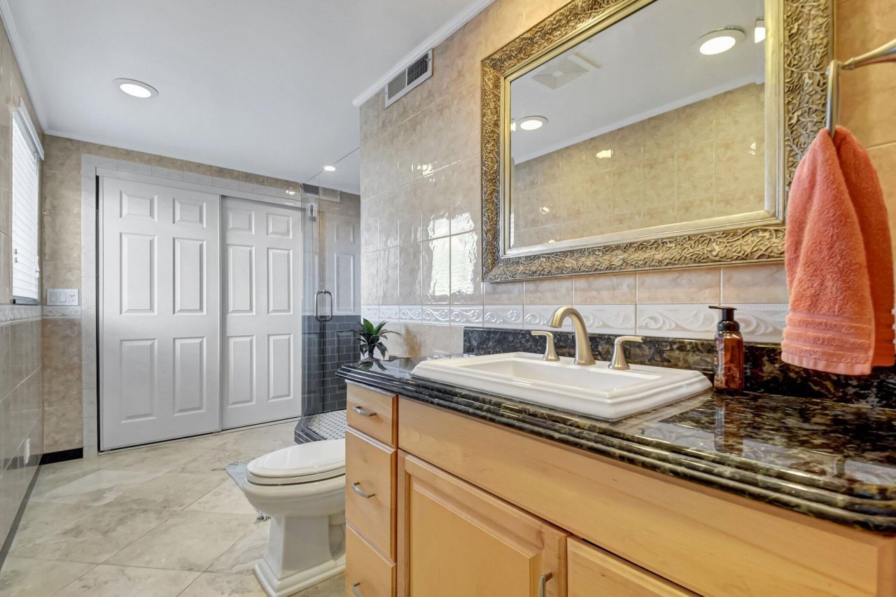 1206 S Lake Drive, Unit 504, Lantana, FL 33462 Photo