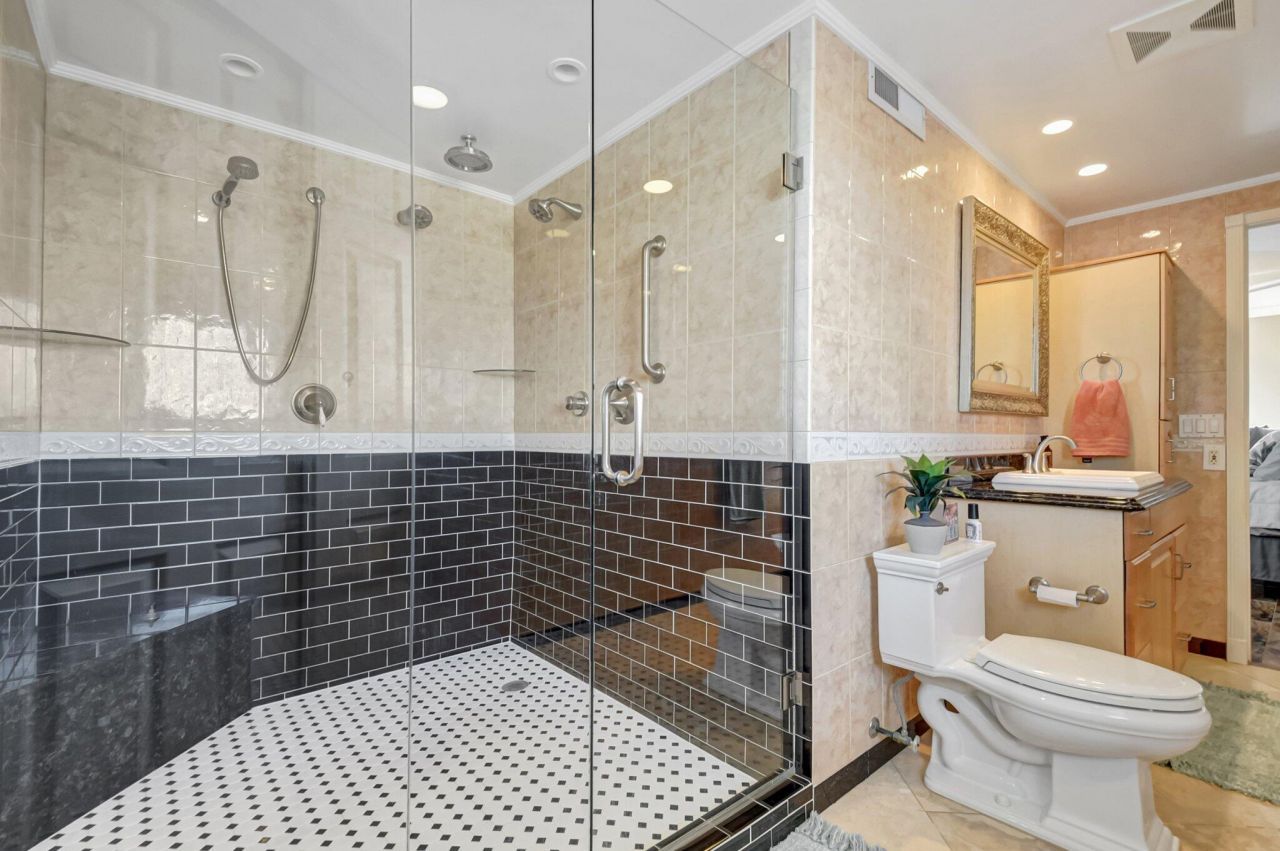 1206 S Lake Drive, Unit 504, Lantana, FL 33462 Photo