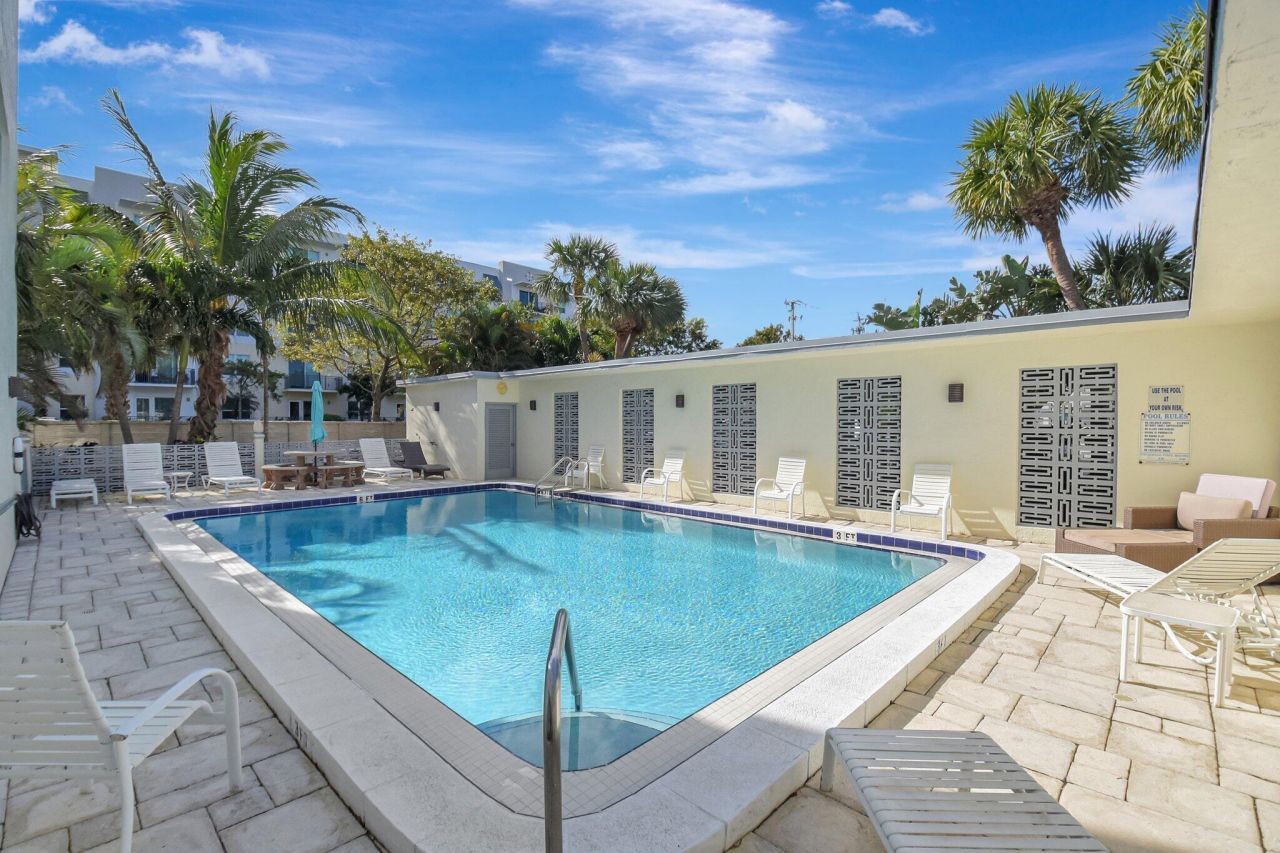 1206 S Lake Drive, Unit 504, Lantana, FL 33462 Photo