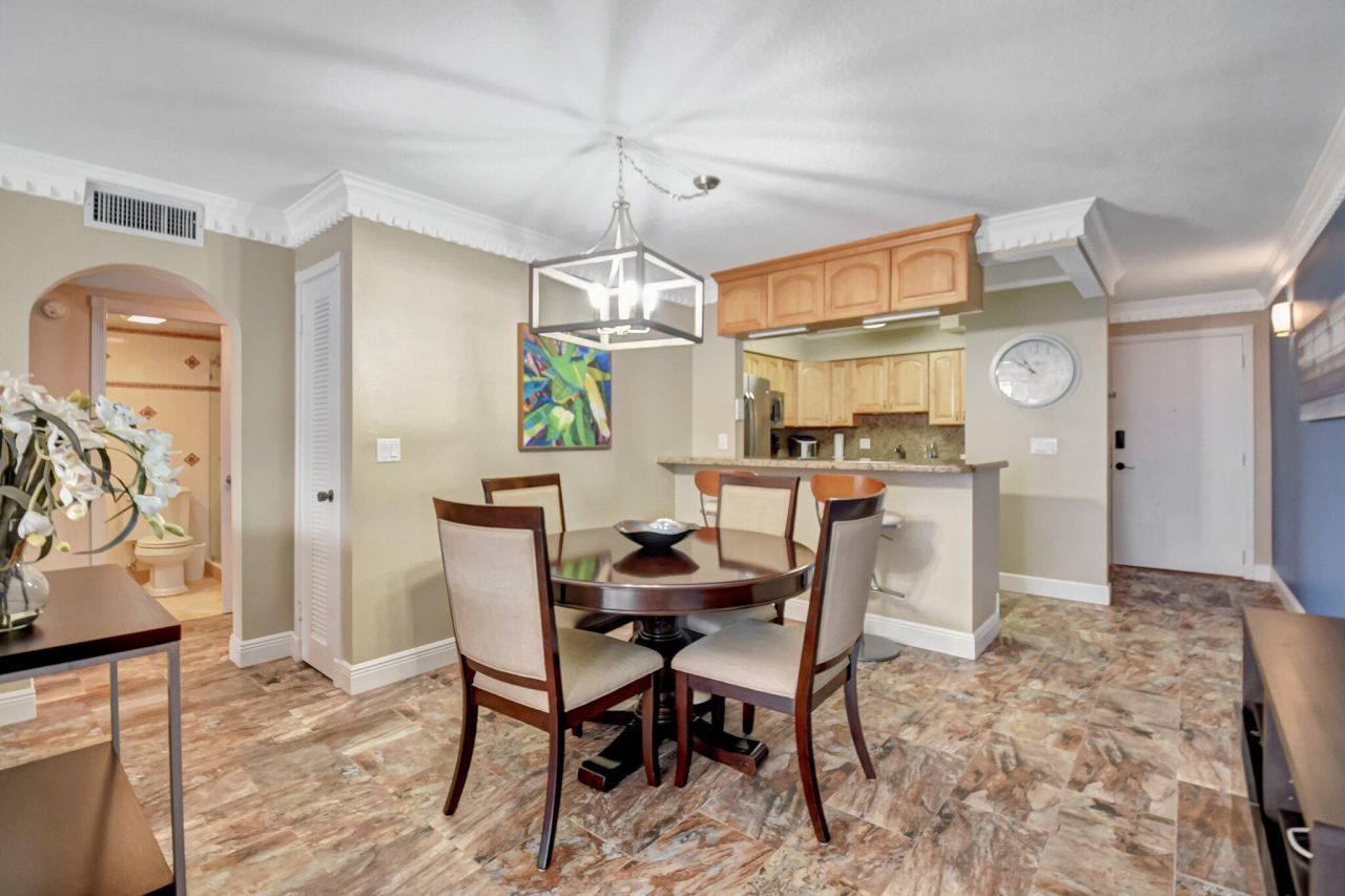 1206 S Lake Drive, Unit 504, Lantana, FL 33462 Photo
