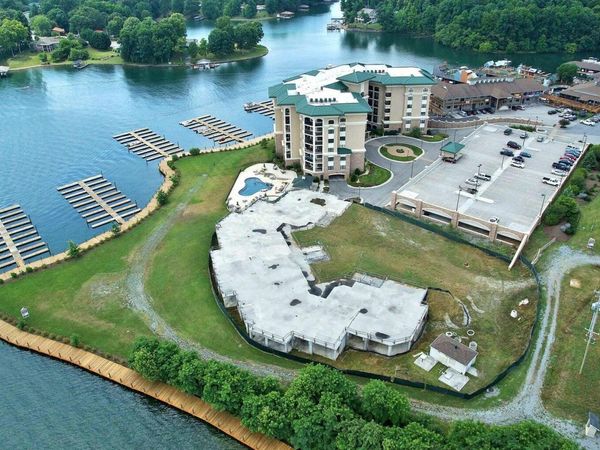 110 Bridgewater Pointe PL, Moneta, VA 24121