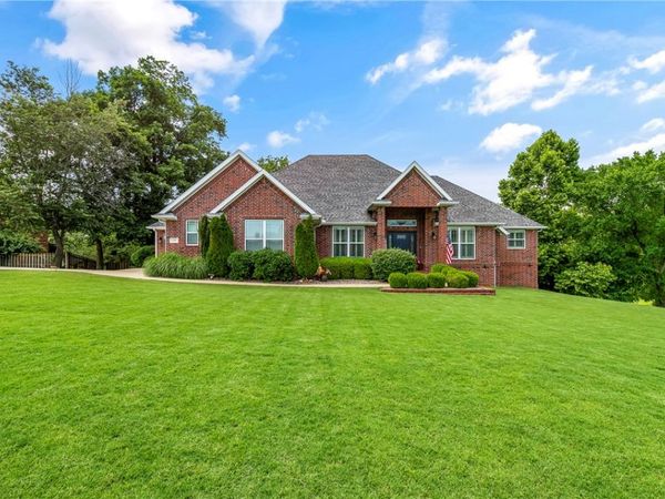 348 Whitcliff Drive, Cave Springs, AR 72718