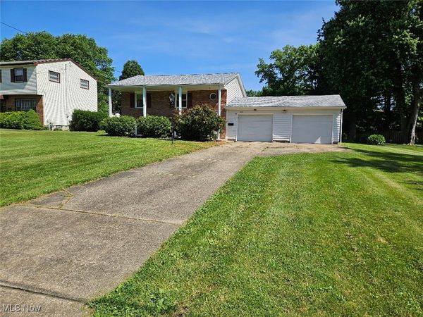 3890 Ayrshire Drive, Youngstown, OH 44511