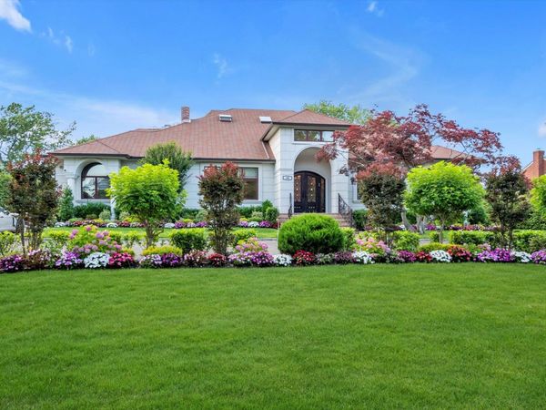 185 Dolphin Drive, Hewlett Neck, NY 11598