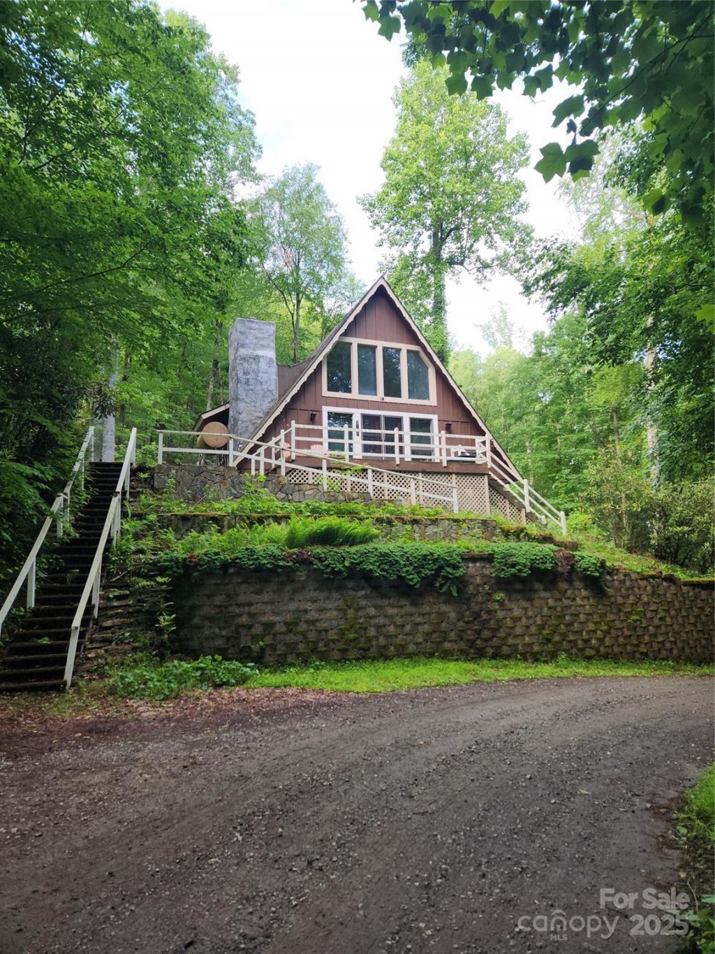 370 Woodland Hills Drive, Elk Park, NC 28622 Main Photo