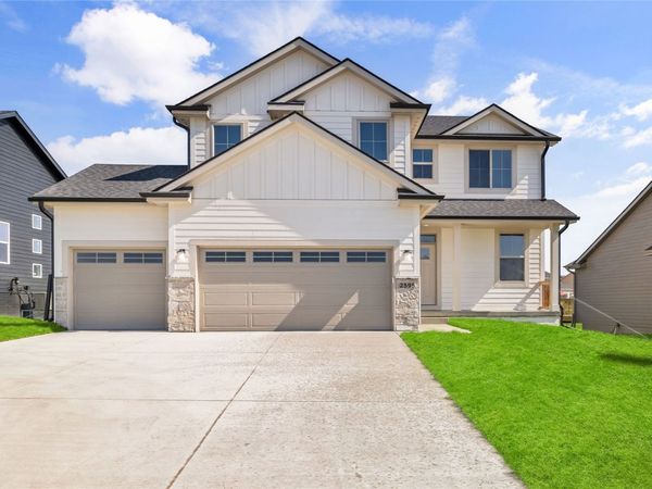 2595 SE Florence Drive, Waukee, IA 50263
