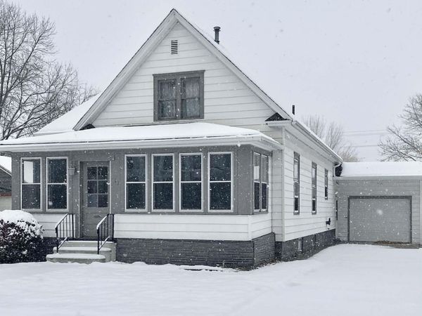 911 10th Street, Sheldon, IA 51201