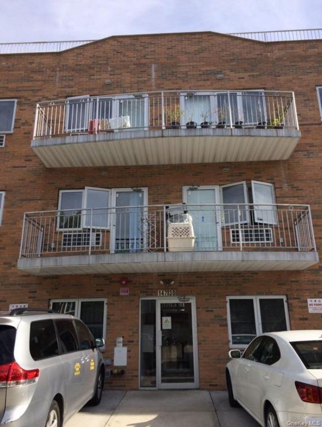 147-30 Barclay Avenue, Unit 3B, Flushing, NY 11355 Main Photo