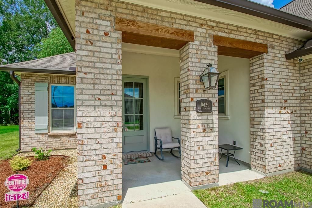 16124 Blackstone Dr, Pride, LA 70770 Main Photo