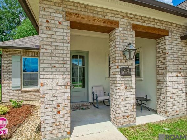 16124 Blackstone Dr, Pride, LA 70770