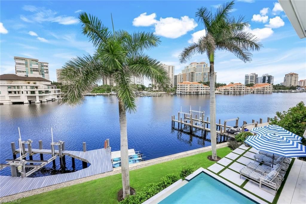 309 Neapolitan Way, Naples, FL 34103 Photo