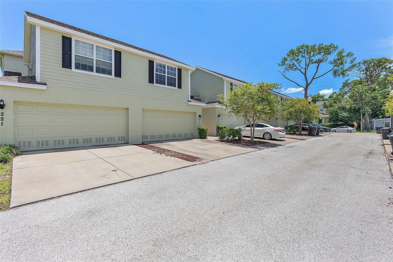 225 49th Avenue N, Saint Petersburg, FL 33703 Photo