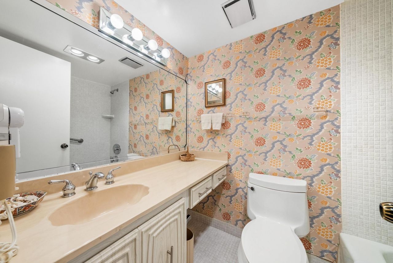 1262 N Sugar Sands Boulevard, Unit 126, Singer Island, FL 33404 Photo