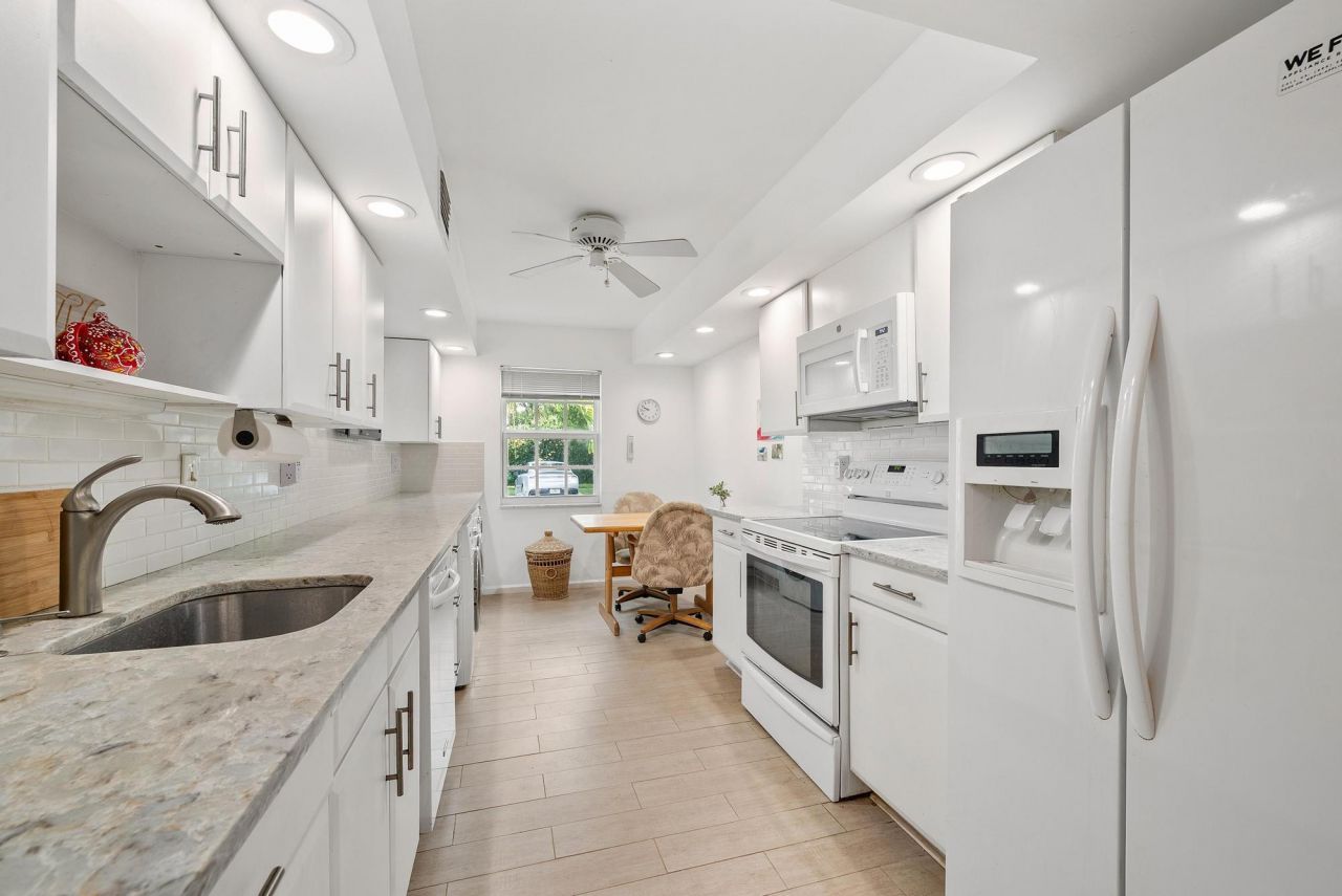 1262 N Sugar Sands Boulevard, Unit 126, Singer Island, FL 33404 Photo