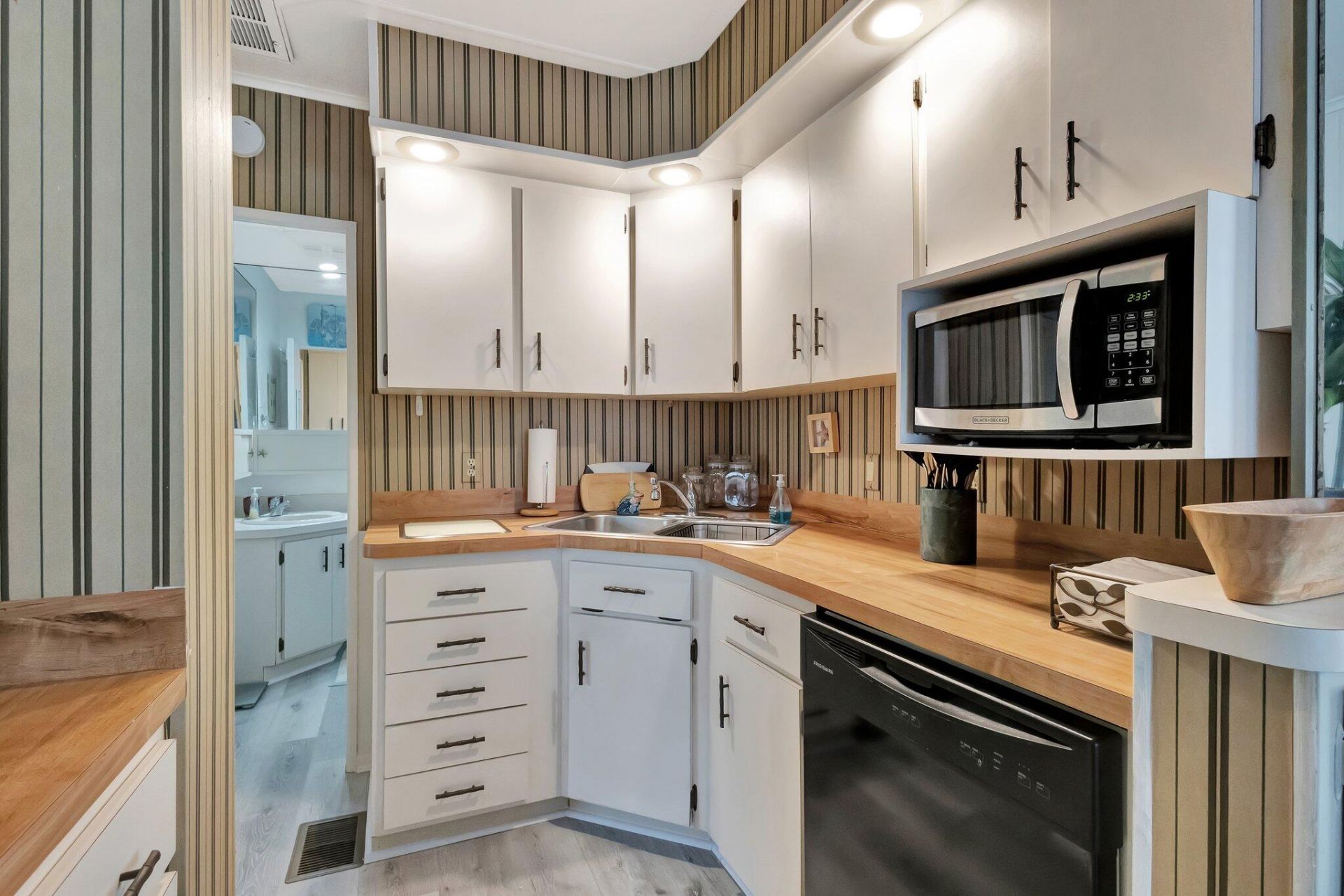 559 Nettles Boulevard, Hutchinson Island, FL 34949 Photo