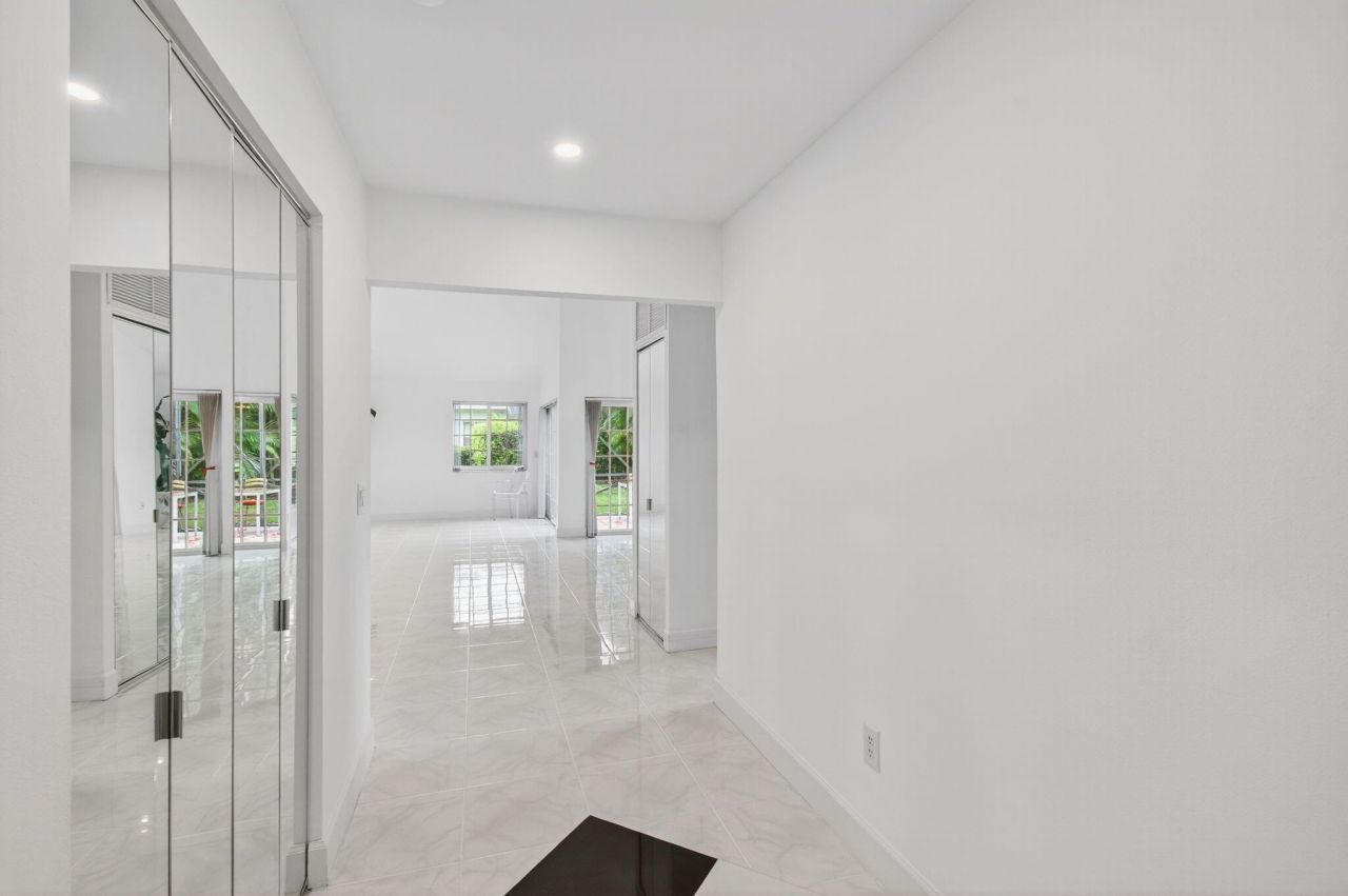 6105 Via Laguna Lane, Boca Raton, FL 33433 Photo