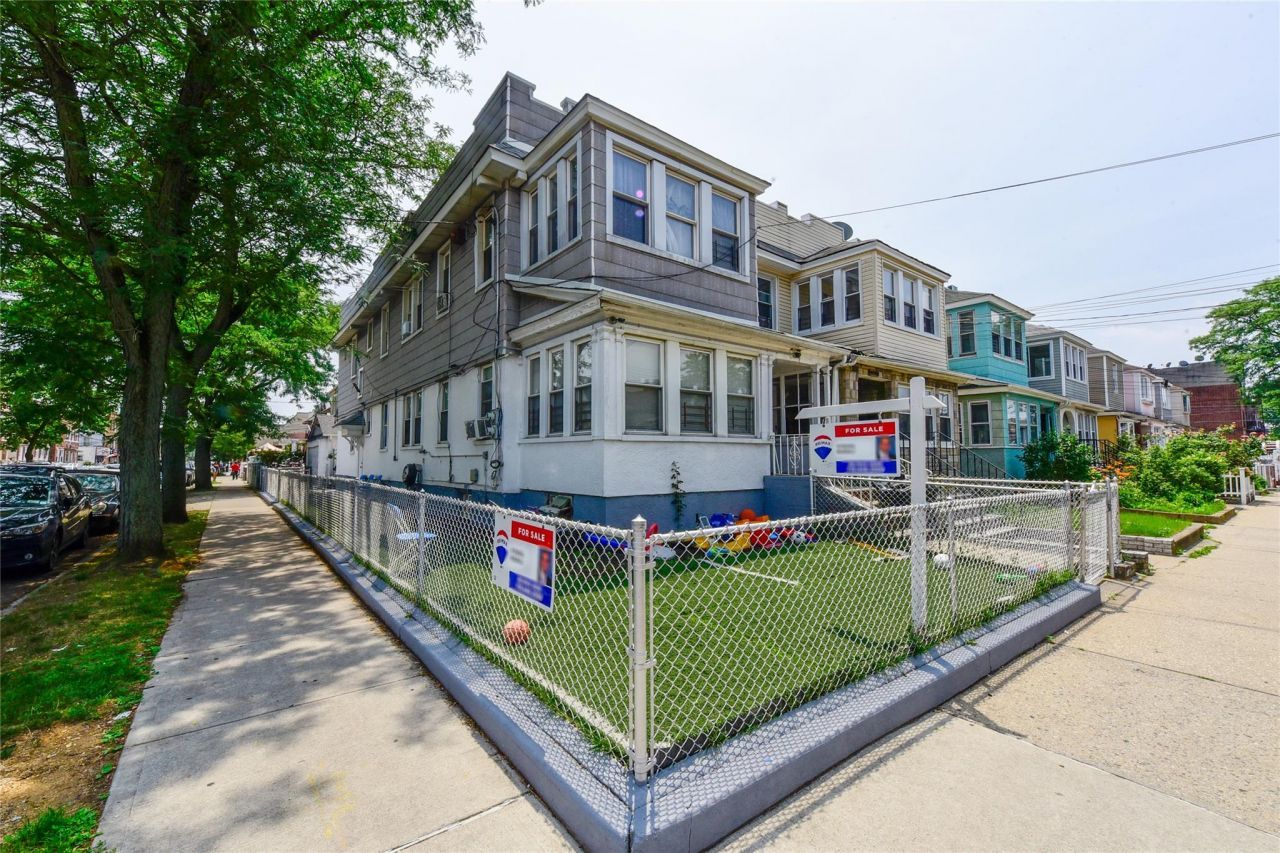 11418 103rd Avenue, Richmond Hill, NY 11419 Main Photo