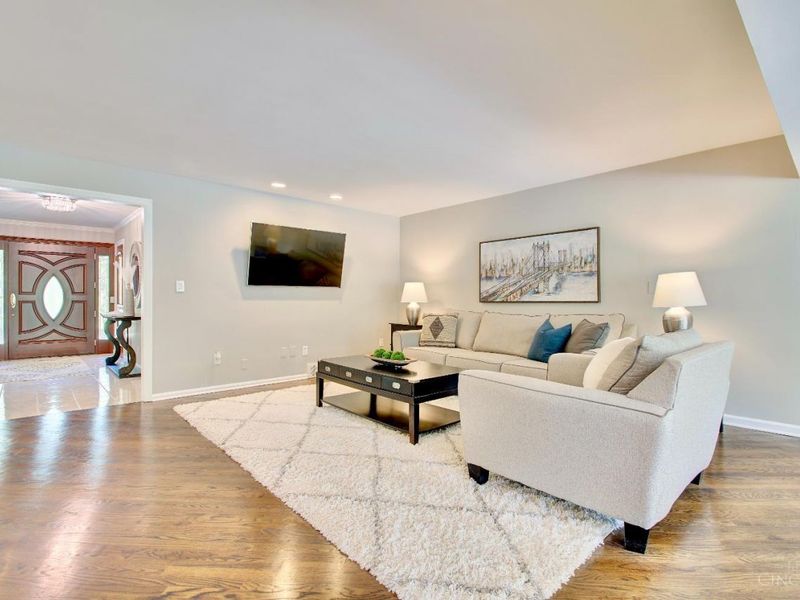 5995 Drake Road, Indian Hill, OH 45243 Photo 8