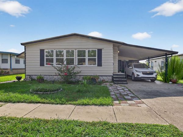 3850 SARAH DRIVE, WESLEY CHAPEL, FL 33543